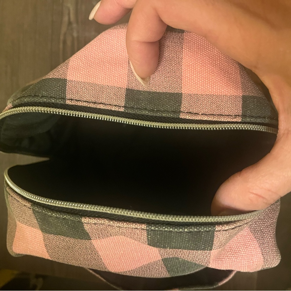 ✨VS Beauty Bag✨ - Picture 2 of 2